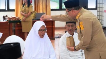 Dukungan Tradisi, PemKab Karo Njungjungken Beras Piher Calon Jemaah Haji