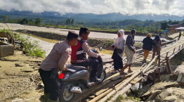 Polri Hadir di Tengah Bencana, Warga Dabun Gelang Dapat Pelayanan dan Bantuan Langsung
