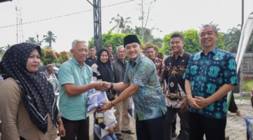Pastikan Tepat Sasaram, Wali Kota Tebing Tinggi Tinjau Penyaluran Bantuan Beras Tahap Pertama