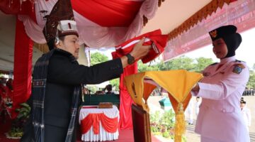 Wali Kota Tebing Tinggi Pimpin Upacara Peringatan HUT KE-81 Kemerdekaan RI Di Lapangan Merdeka.
